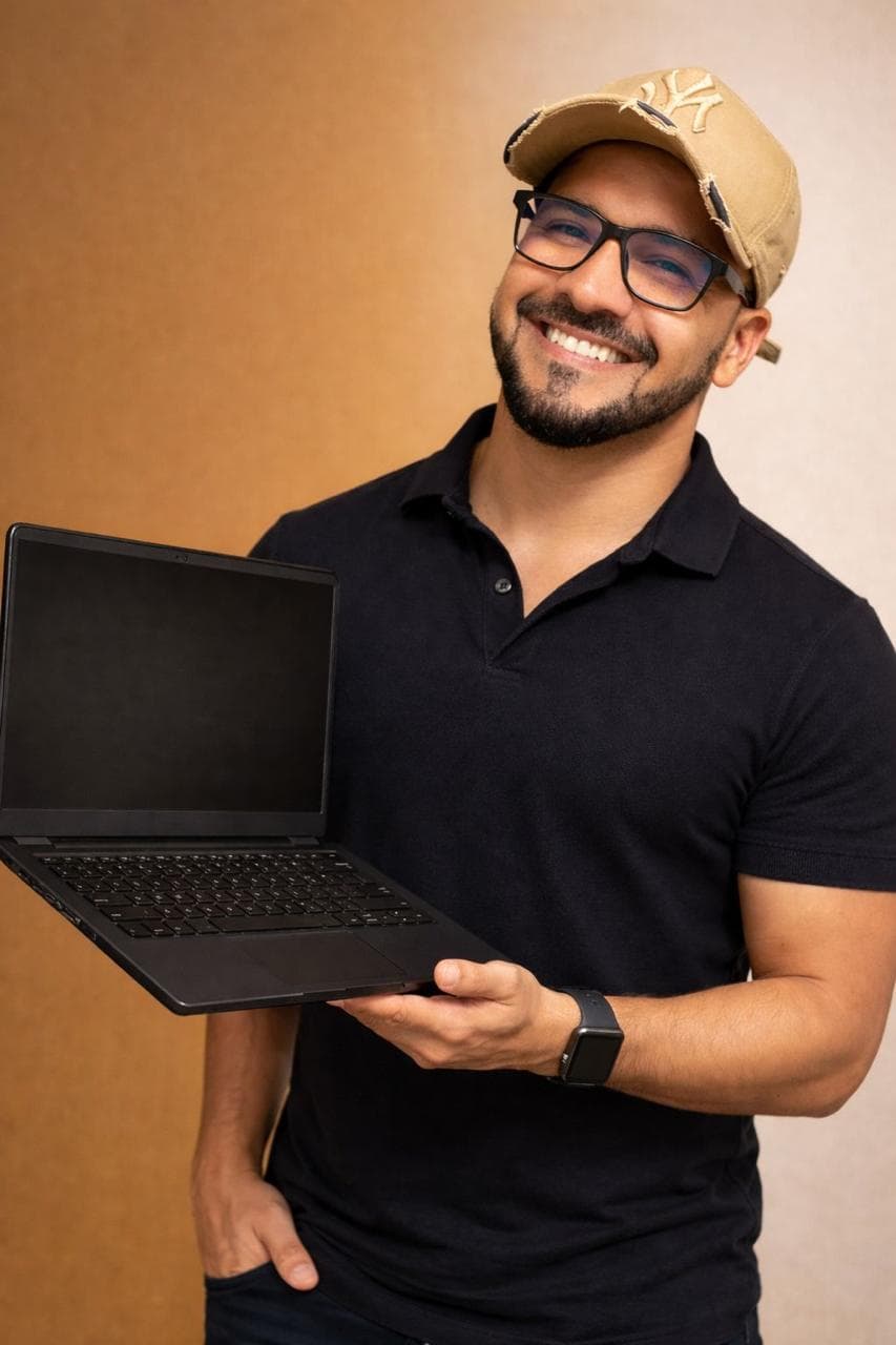 Schnaider Tech Informática — equipe e laboratório